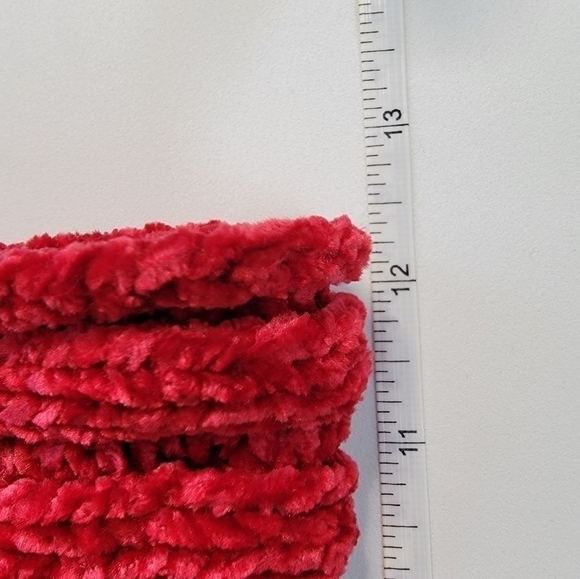 Talbots Red Chenille Like Knit Faux Fur Pom Pom Hat & Scarf Set - Picture 4 of 7